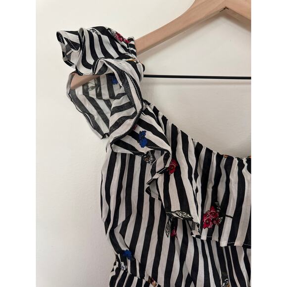 NWT. Lovers + Friends Quincy Striped Ruffle Striped Romper. Large - Picture 4 of 6